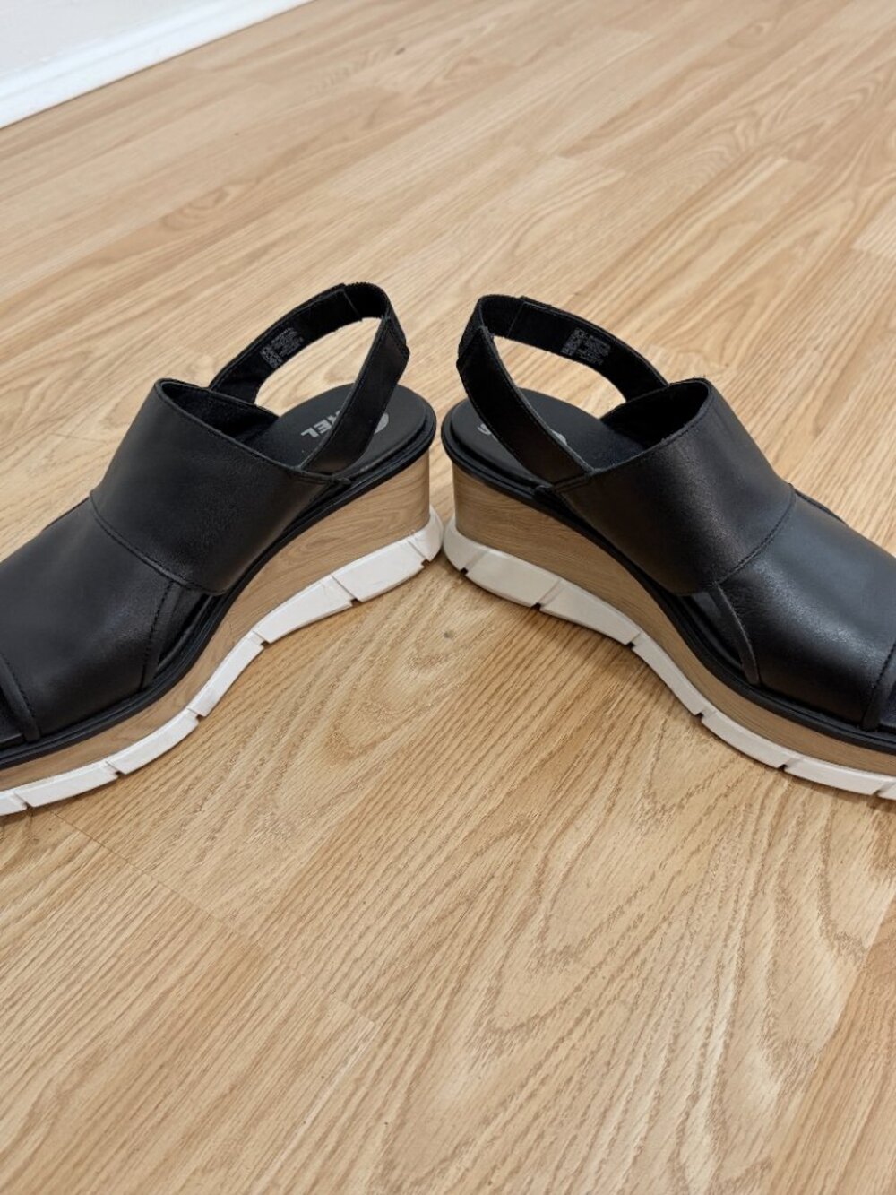 Sorel platform sandals in black, size 9.5 - Picture 4 of 8
